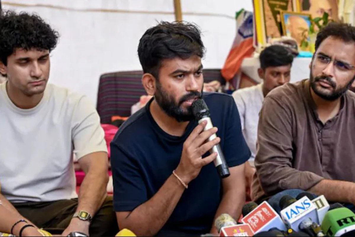 শিক্ষামন্ত্রীর পদত্যাগেও হচ্ছে না কাজ, আরও একাধিক দাবি বিক্ষোভকারীদের