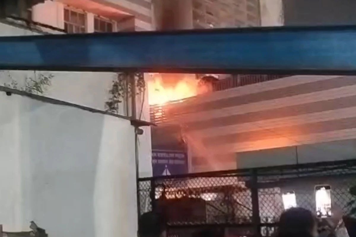 কলকাতা বিমানবন্দরের আগুন নিয়ন্ত্রণে
