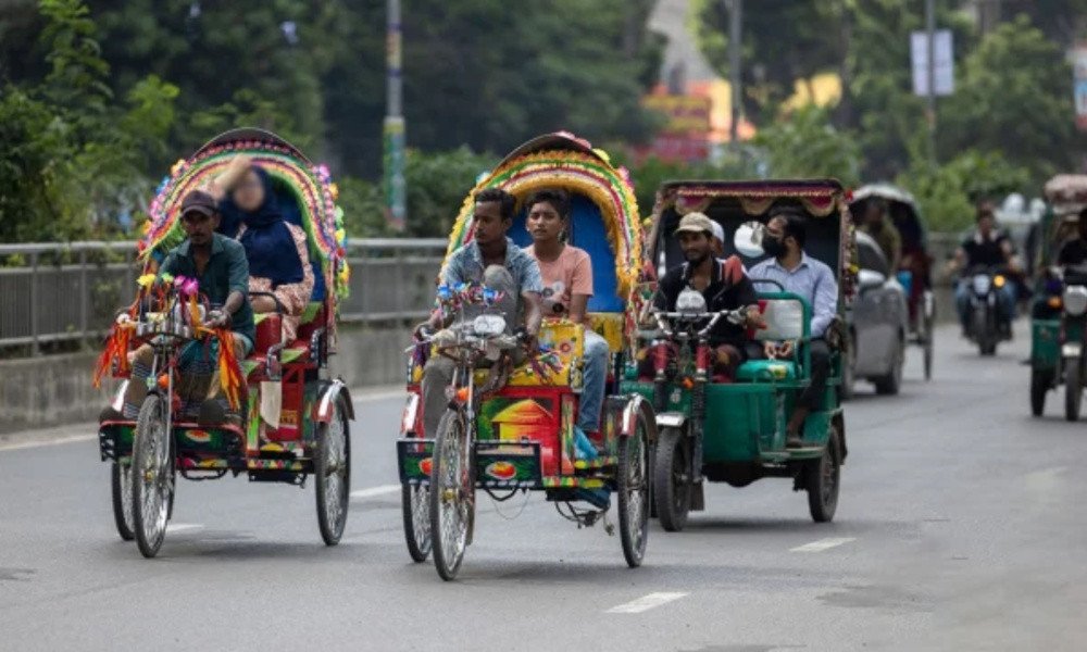রেজিস্ট্রেশনের আওতায় আসছে ব্যাটারিচালিত রিকশা, চার্জ দিতে হবে সৌরবিদ্যুতে