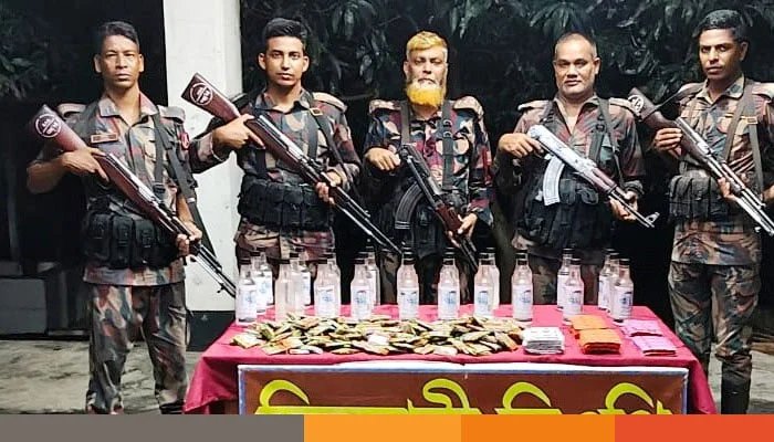 দৌলতপুর সীমান্তে আসামিসহ মাদকদ্রব্য ও মালামাল আটক