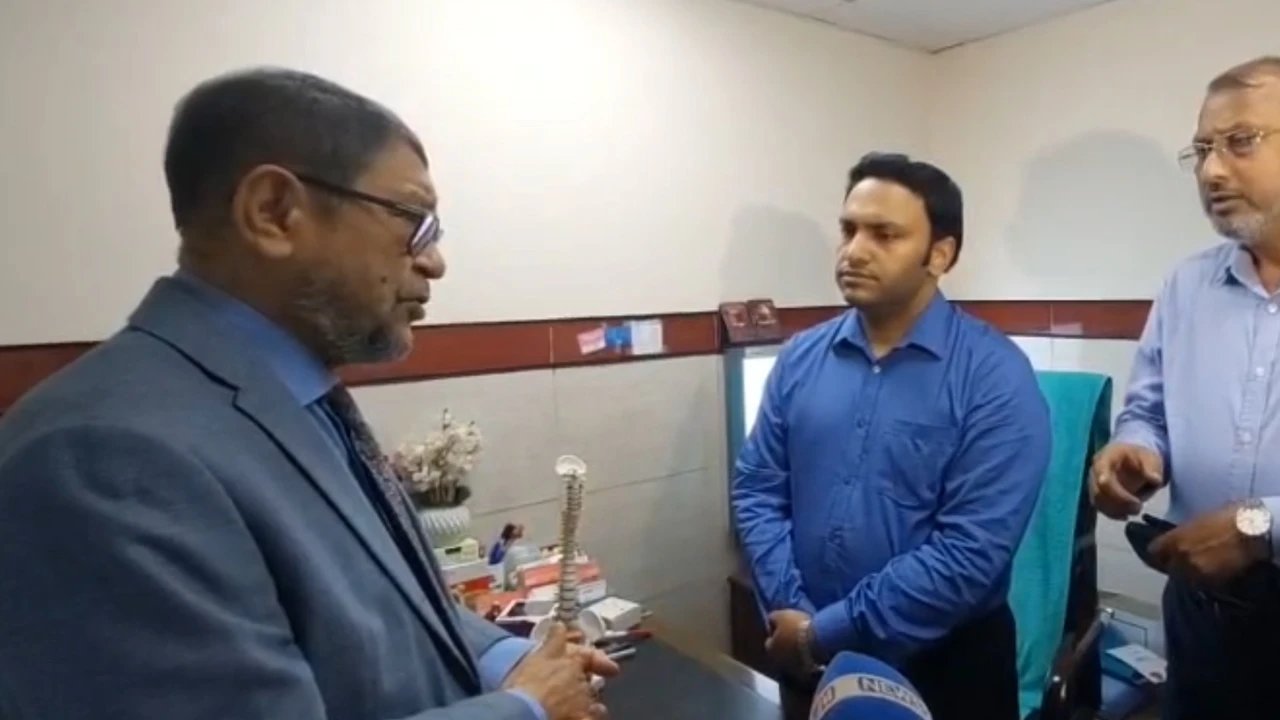 অফিস চলাকালীন সময়ে প্রাইভেট প্র্যাকটিস, চিকিৎসককে বরখাস্তের নির্দেশ স্বাস্থ্যমন্ত্রীর