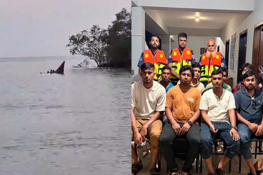 সুন্দরবনে ট্রলার ডুবি ৯ পর্যটককে উদ্ধার করলো নৌ পুলিশ