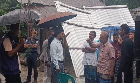 পিরোজপুর শিক্ষকের বিরুদ্ধে অভিযোগ তদন্তের সময় দুই পক্ষের সংঘর্ষ