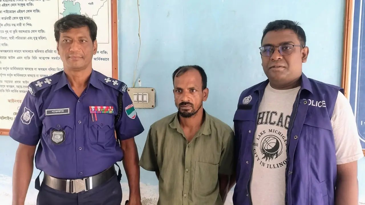 মেহেরপুরের শীর্ষ সন্ত্রাসী ‘বোমা হোসেন’ গ্রেপ্তার