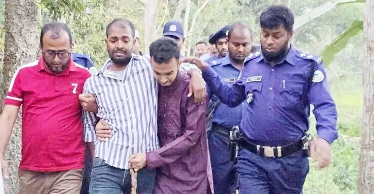 প্যারোলে মুক্তিতে এসে বাবার জানাজায় অংশ নিল কারাবন্দি ছেলে