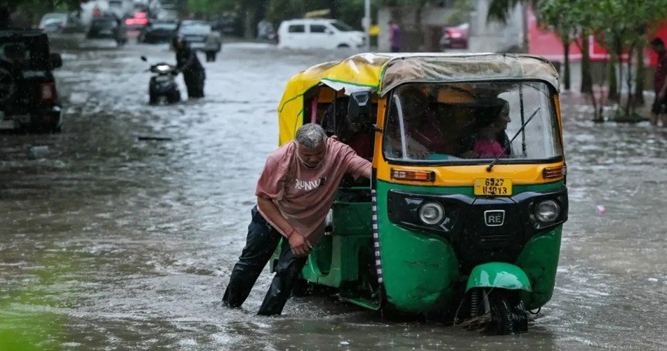 ভারতে ভয়াবহ বৃষ্টি-বন্যা-ধসে নিহত অন্তত ৫৬