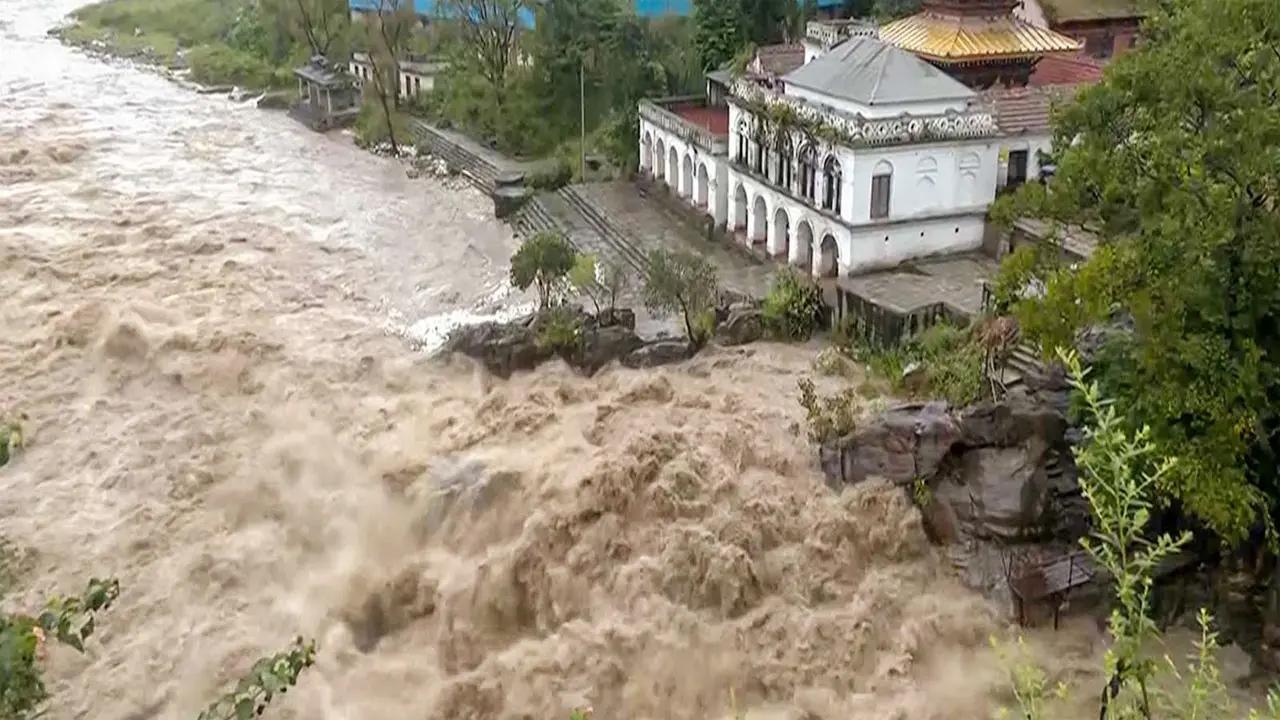 টানা বর্ষণ-বন্যা-ভূমিধসে নেপালে ৪ দিনে ২১ জনের মৃত্যু, নিখোঁজ ৫