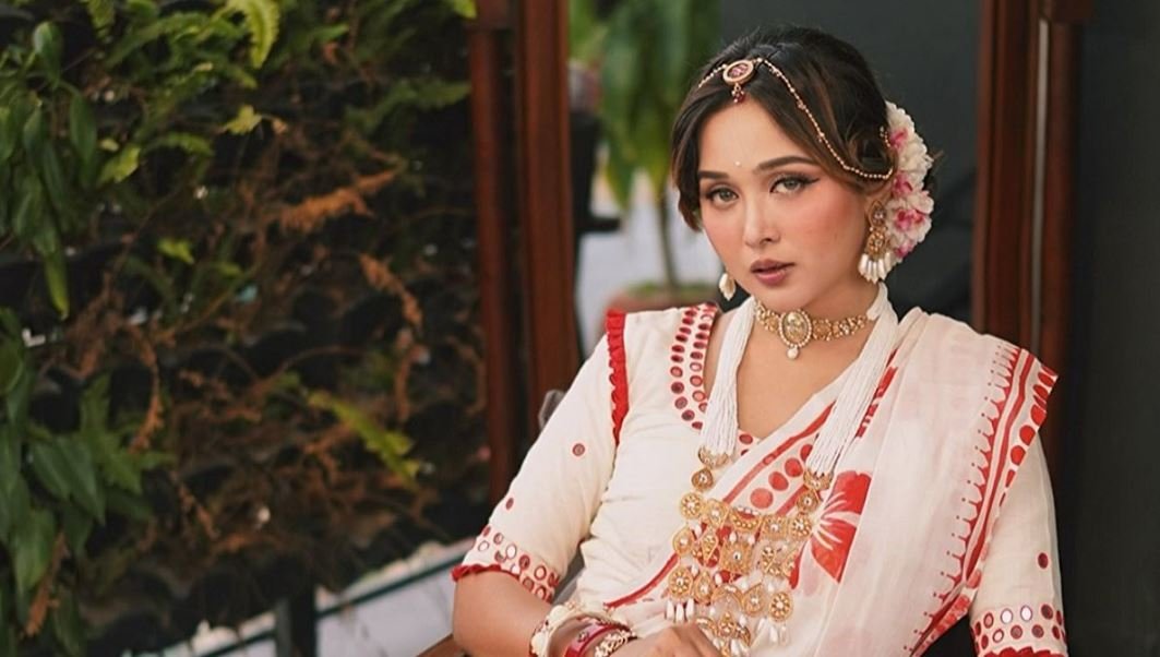অনলাইন জুয়ার বিরুদ্ধে সোচ্চার হলেন চমক