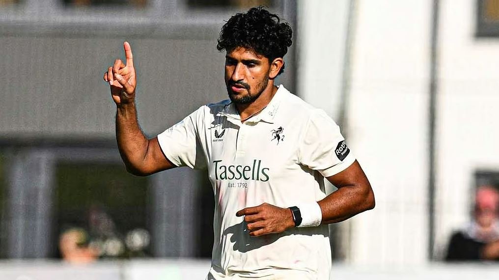 কেন্টের হয়ে দারুণ বোলিং করলেন খালেদ
