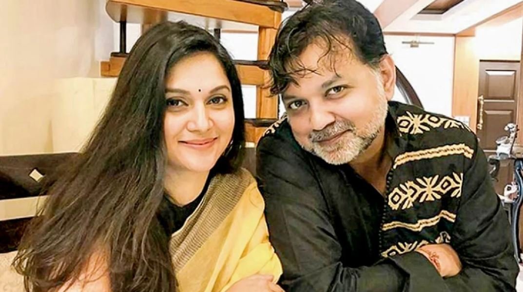 তবে কি সংসার ভাঙার ইঙ্গিত দিলো মিথিলার স্বামী সৃজিত?