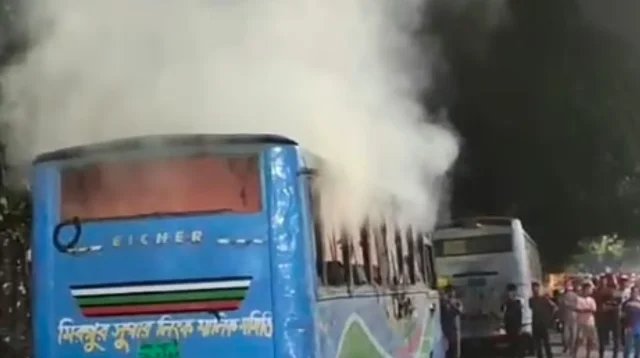 রাজধানীতে ৯ স্থানে ককটেল বিস্ফোরণ, দুই বাসে আগুন