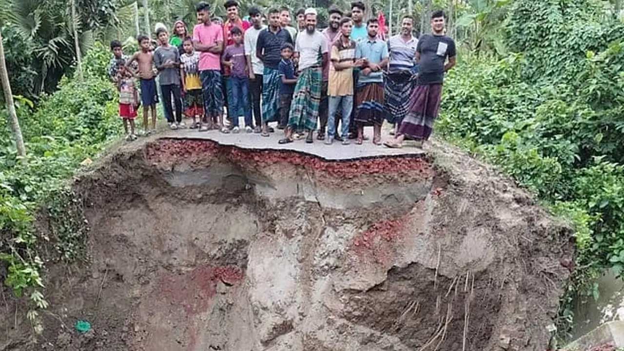 কালভার্ট ভেঙে বিচ্ছিন্ন যোগাযোগ, দুর্ভোগে সাধারণ মানুষ