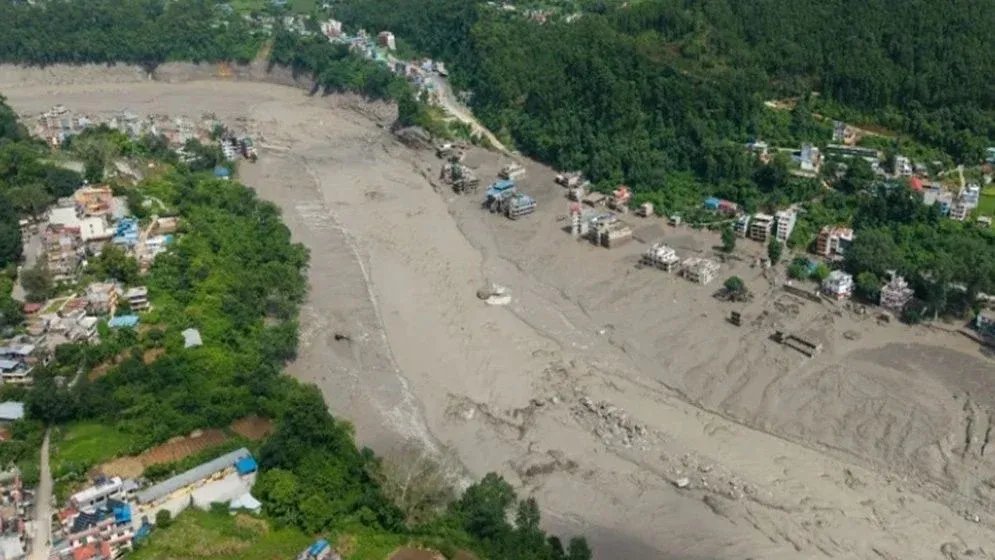 ঢলের পানি সীমানা মানে না