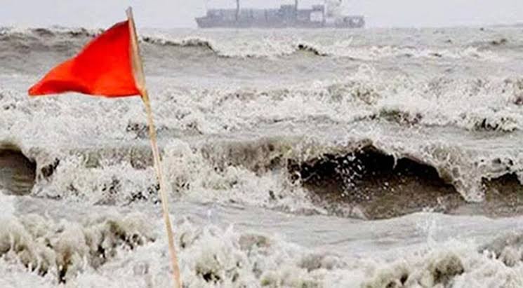 সাগরে নি¤œচাপ, ৪ সমুদ্রবন্দরে সতর্ক সংকেত