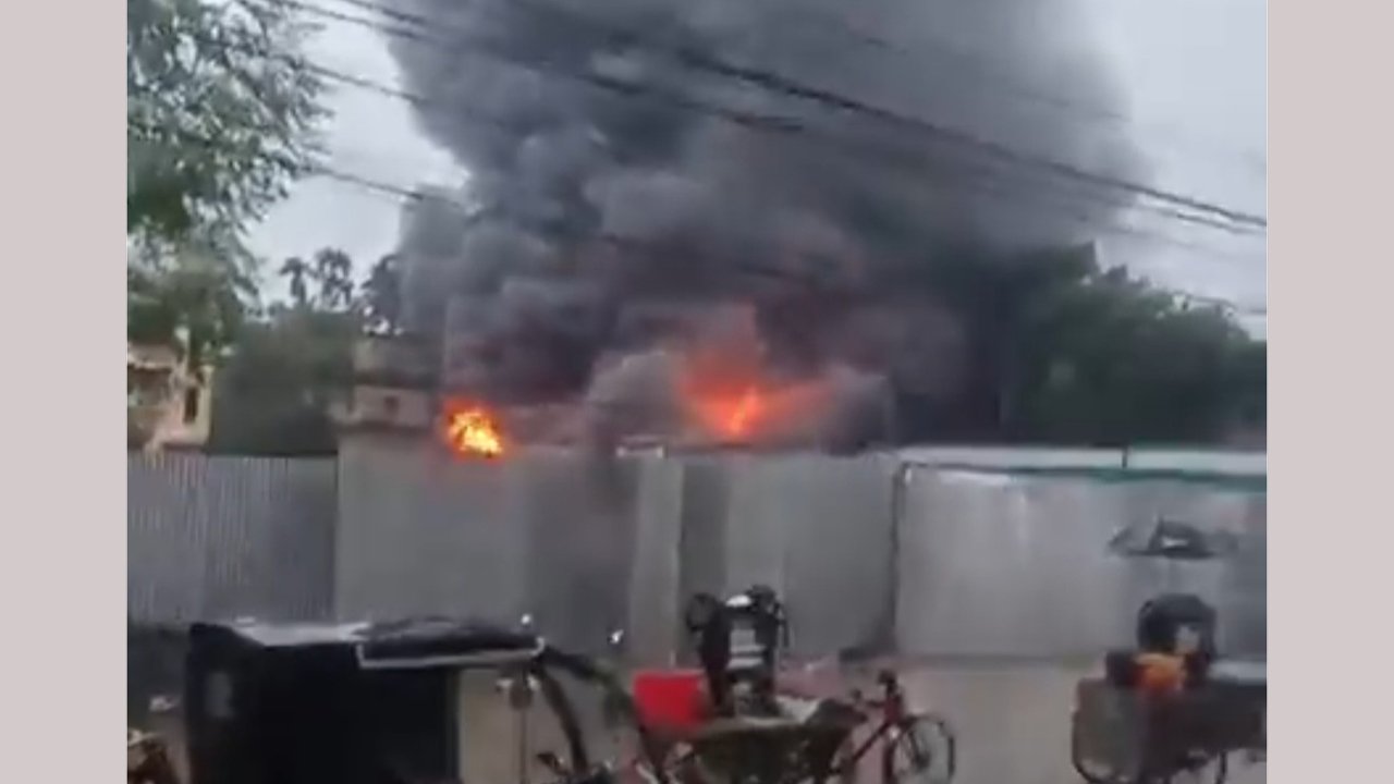 গফরগাঁওয়ে ৫ দোকানে আগুন, ২৫ লাখ টাকার ক্ষতি