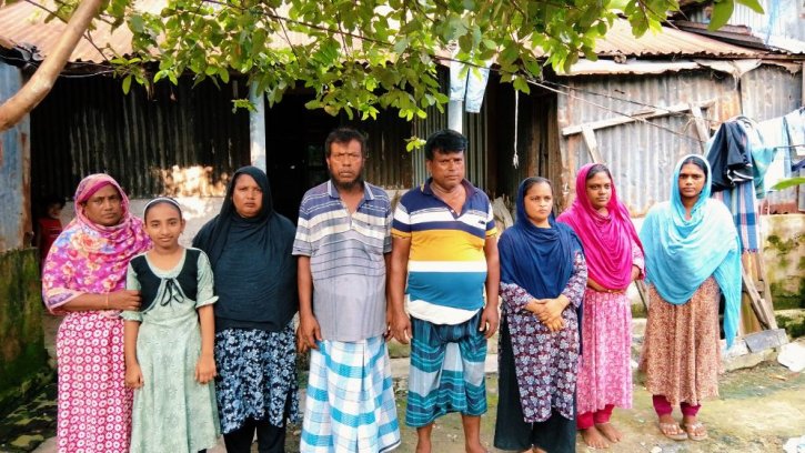 বাজিতপুরে সালিশের রায় না মানায় একঘরে ২০ সদস্যের পরিবার