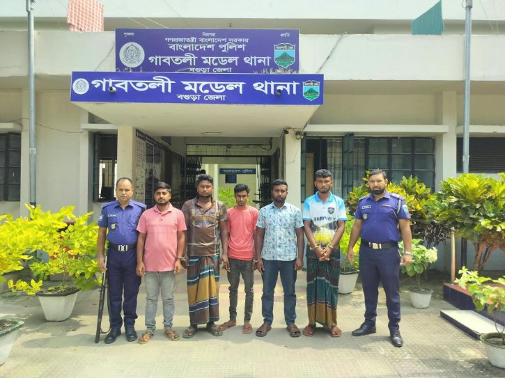 গাবতলীতে ইজিবাইক থামিয়ে গৃহবধূকে মারধর, শ্লীলতাহানির অভিযোগ