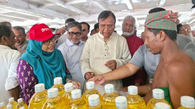 ঢাকা দক্ষিণ সিটিতে ‘বর্জ্যের বিনিময়ে ভাসমান বাজার’ চালু