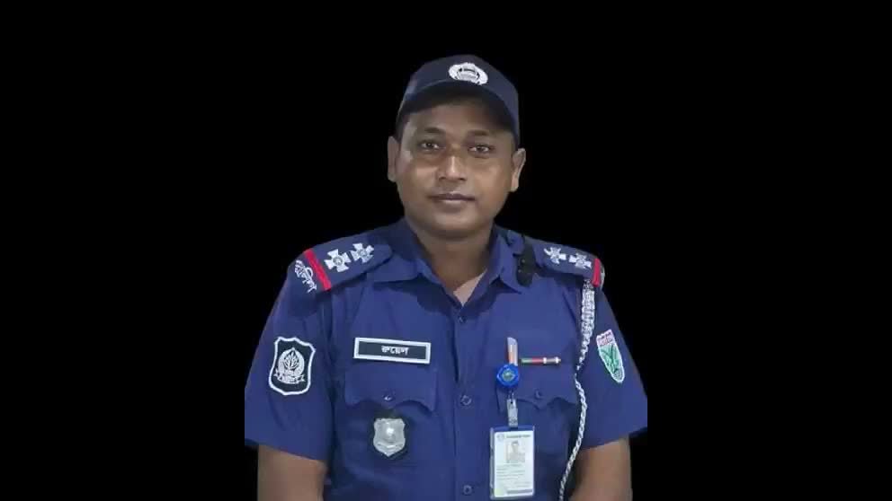 ছিনতাইকারীকে ধাওয়া করে আটক, মোবাইল উদ্ধার করলেন সার্জেন্ট