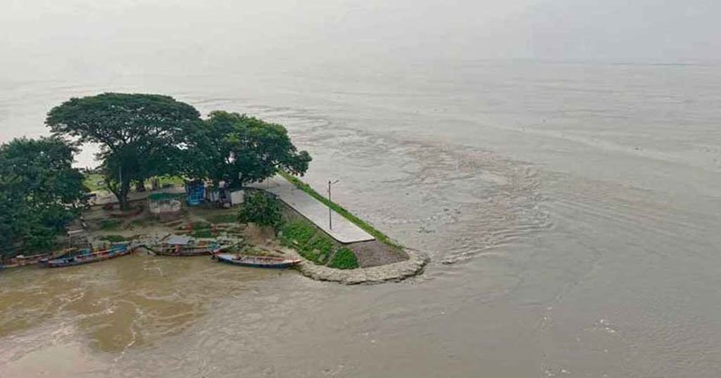 পদ্মায় বাড়ছে পানি, আতঙ্কে ঈশ^রদীর নদীপাড়ের মানুষ
