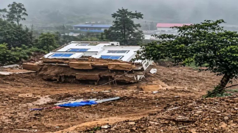 নেপালে ফের ভূমিধসে ৩০ জন নিহত