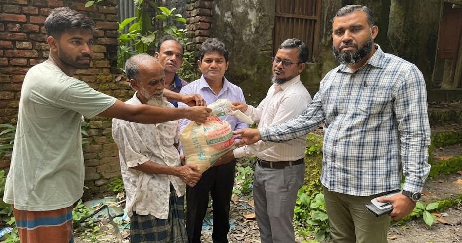 তালপাতা আর দোয়াত-কালির সেই শিক্ষকের বাড়িতে ইউএনও