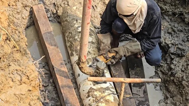 বিকট শব্দে আতঙ্কিত এলাকাবাসী,ব্রাহ্মণবাড়িয়ায় গ্যাস সঞ্চালন লাইনে ছিদ্র করে অবৈধ সংযোগের চেষ্টা