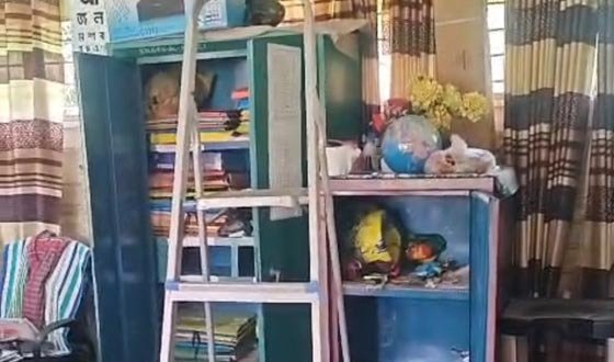 সেনবাগে স্কুলের অফিস কক্ষের তালা ভেঙে মালামাল লুট